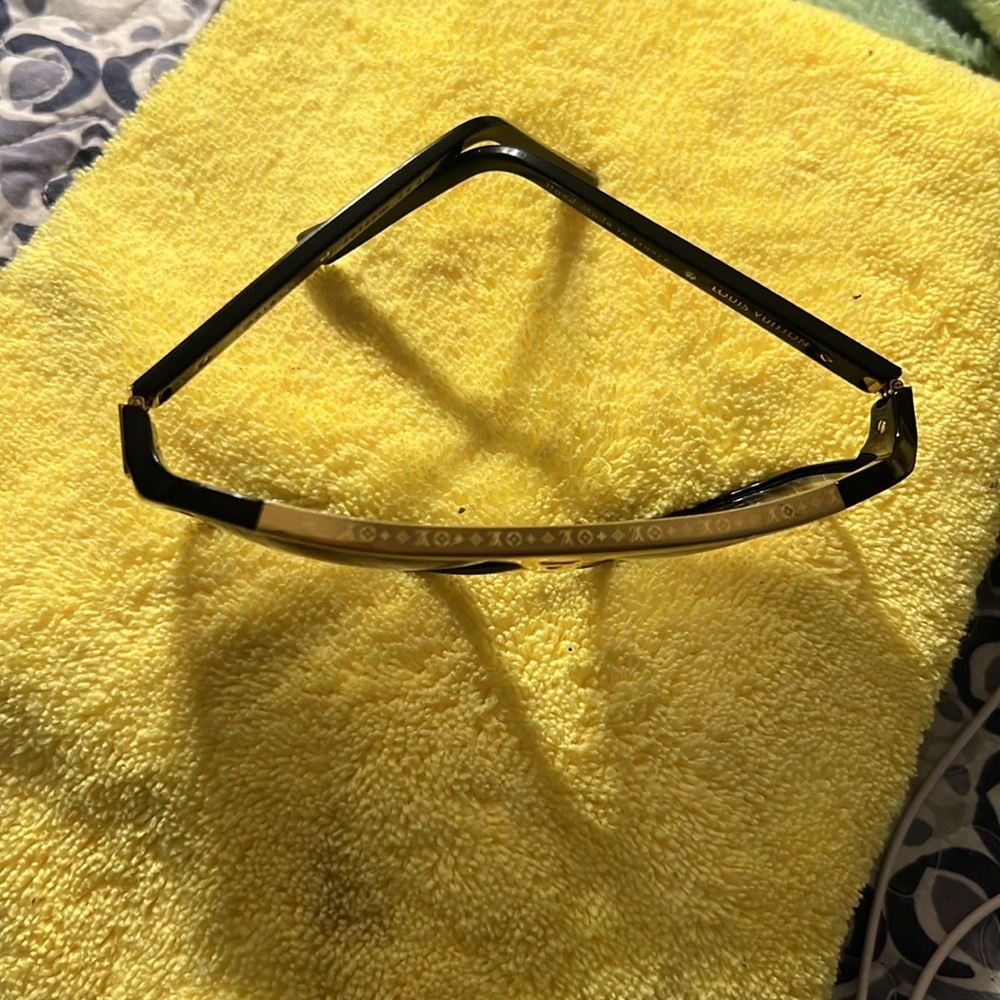 Louis Vuitton sun glasses - Picture 2 of 4